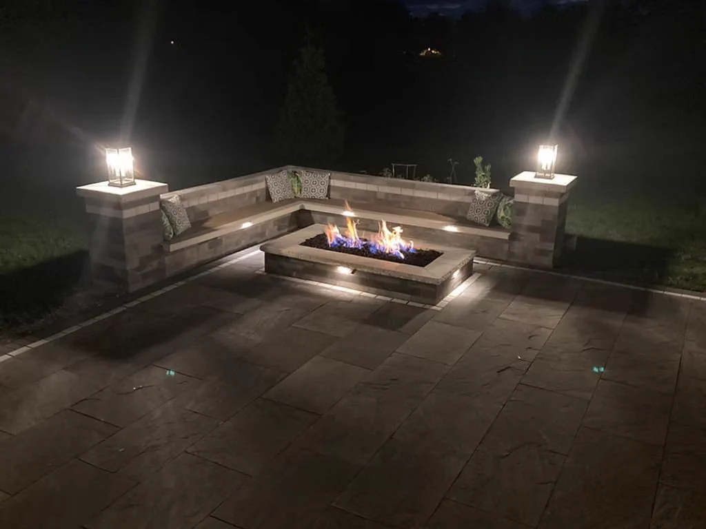 Custom outdoor living spaces by Maxima Pools